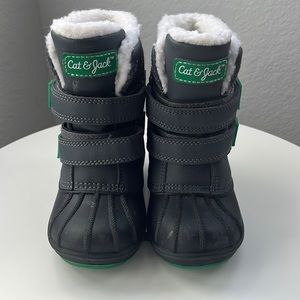 Toddler Boy snow boots size 7